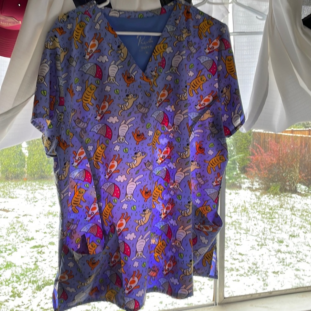 Women’s scrub top